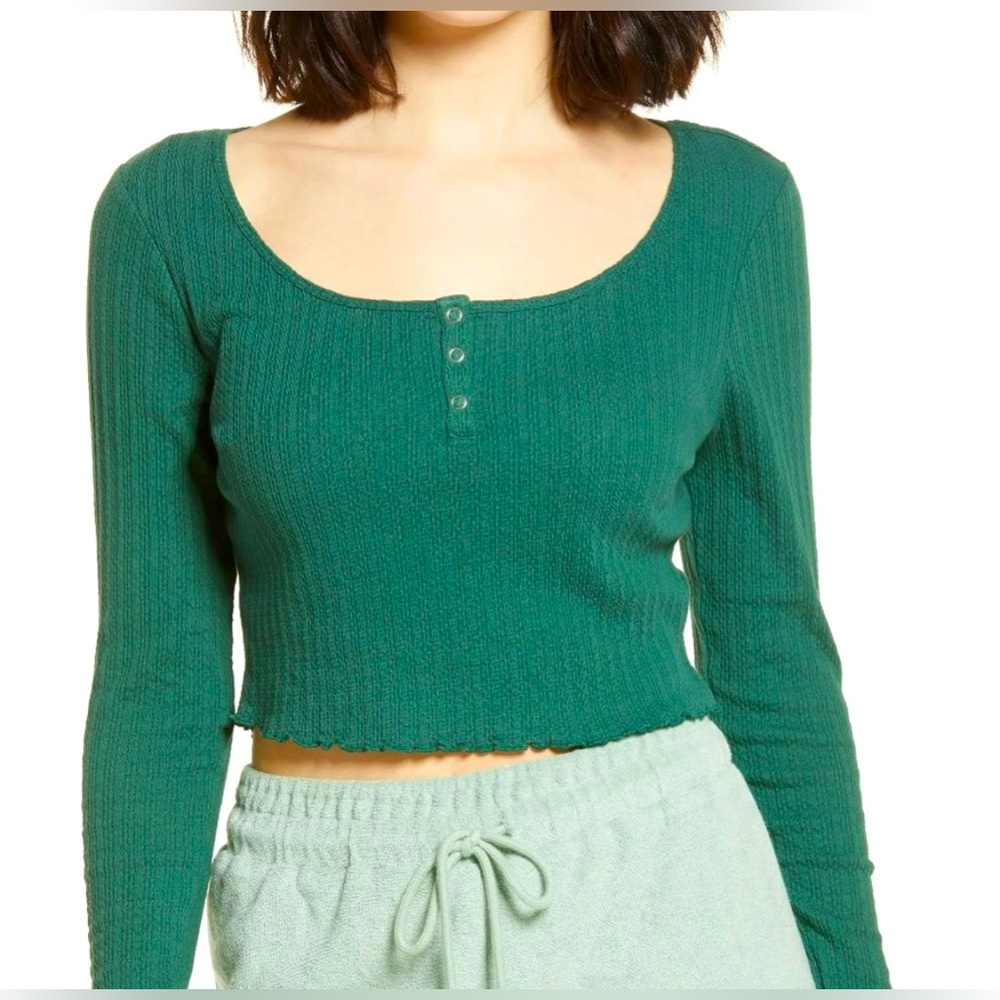 NWT BP cropped henley top shirt blouse
scoop neck lettuce hem knit green new M